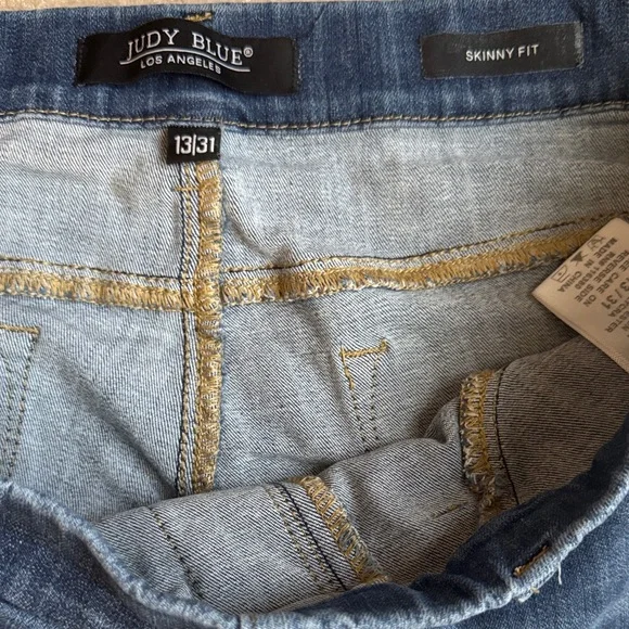 Judy Blue Distressed Skinny Jeans w elastic waistband - 13/31 - Picture 3 of 4